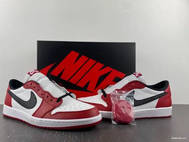 One Kick Jordan Retro Air 705329-600 Chicago Low 1 0630